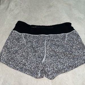 🔴LULULEMON FLOWER SHORTS RARE🔴